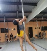 Academia de Pole Dancers, $ 1