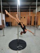 Academia de Pole Dancers, $ 1